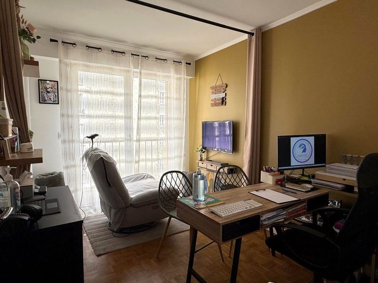 Salle de séance du cabinet NeuroStart aux Lilas
